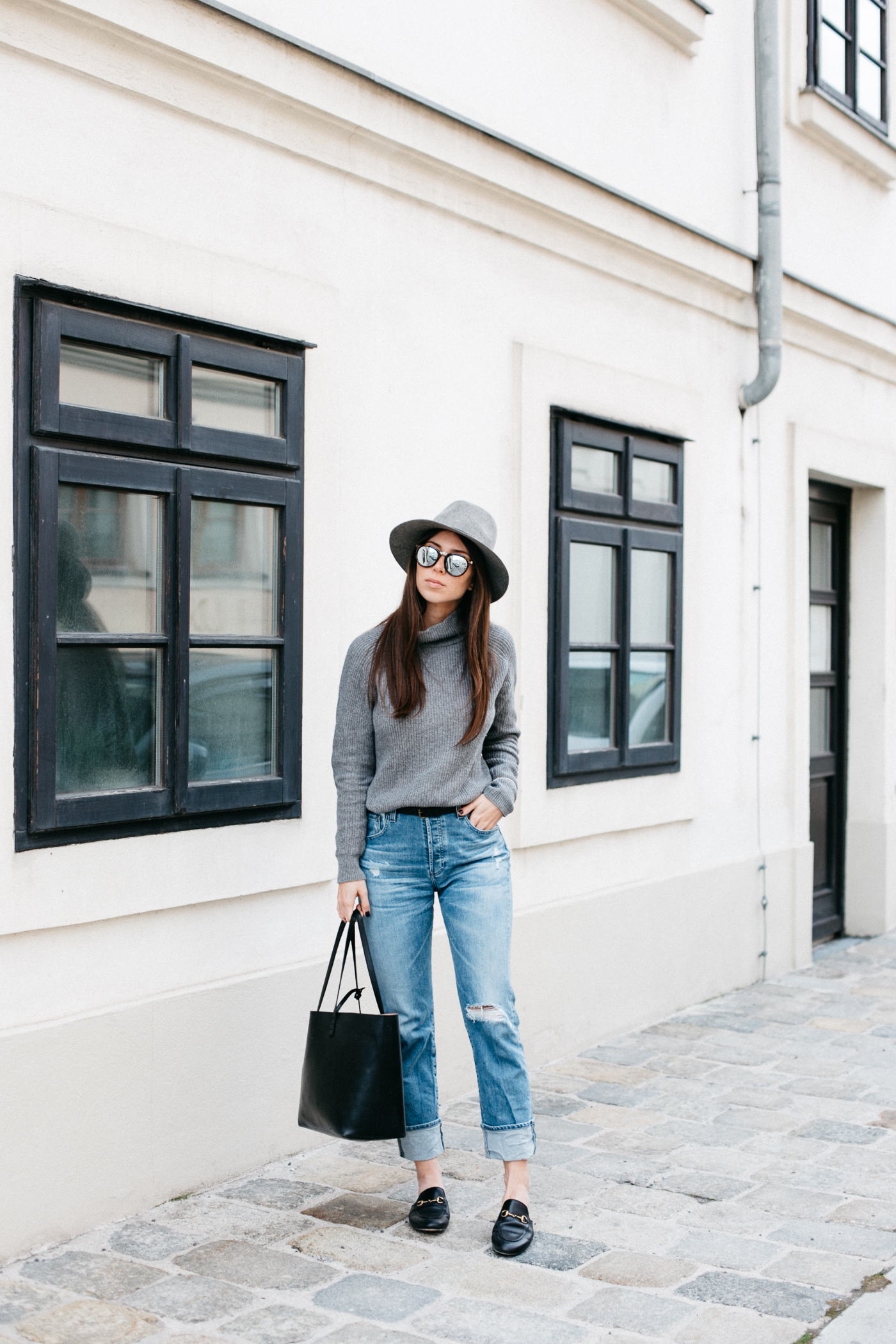 OUTFIT: basics + a hat.